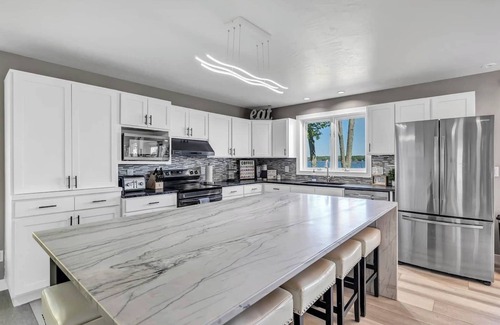 Brazeau Cottage | Amber's White Potato Lake House w/Sandy Shore
