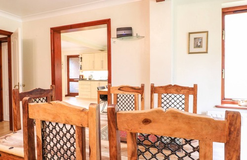 Cottesmore Cottage | AMBERLEIGH, pet friendly, with open fire in Greetham, Rutland