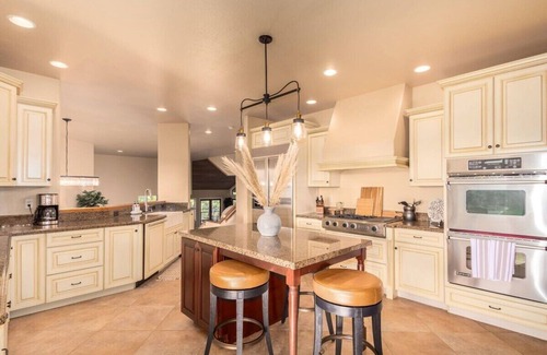 Flagstaff Cabin | Amberwood Apline Estate w/5 Showers, Spa & Views