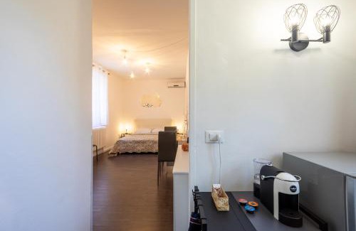 Borgo Roma Apartment | AMBRA CITY HOUSE - Parcheggio Libero, Accesso diretto, WI-FI con Streaming
