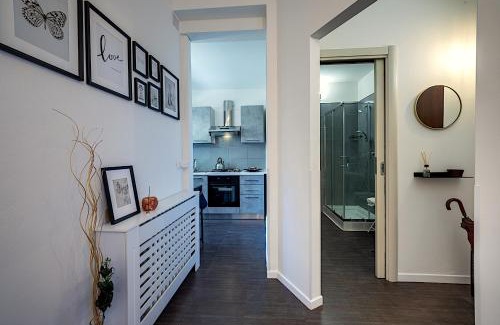 Borgo Roma Apartment | AMBRA CITY HOUSE - Parcheggio Libero, Accesso diretto, WI-FI con Streaming