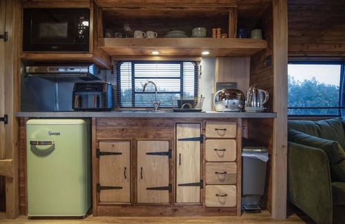 Tiers Cross Apartment | American Airstream - Blossom Farm - Tiers Cross