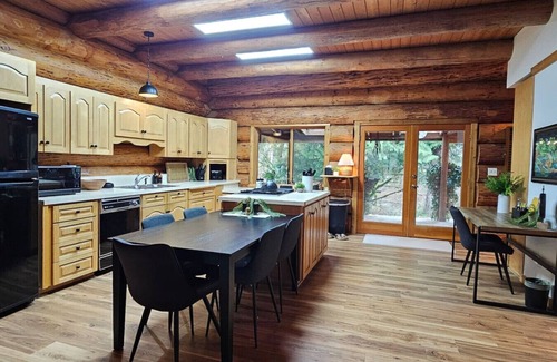 Marblemount House | American Alps Lodge-EV Charger, Gameroom, Hot Tub