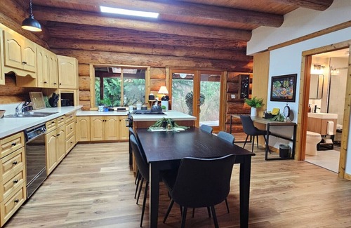 Marblemount House | American Alps Lodge-EV Charger, Gameroom, Hot Tub