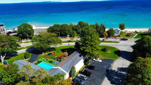 Mackinaw City Hotel | American Boutique Inn - Lakeview