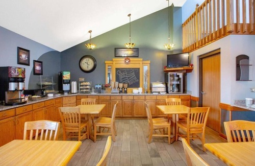 Oakdale House | American hotel in Coralville Iowa City Iowa