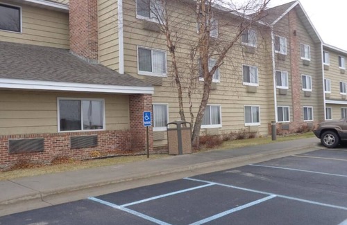 Oakdale House | American hotel in Coralville Iowa City Iowa