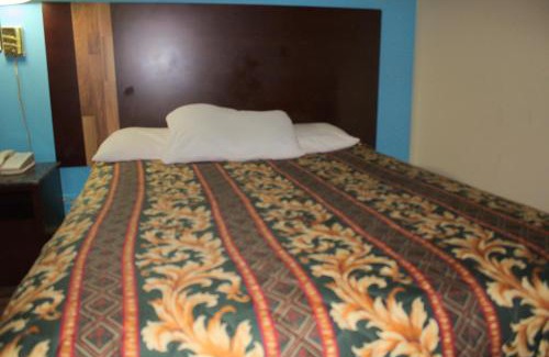 La Grange Hotel | American Inn and Suites