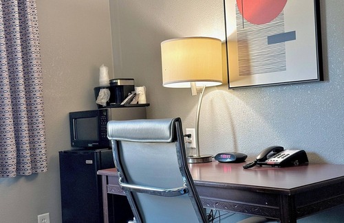 Southwest Area Hotel | American Inn Cedar Rapids South