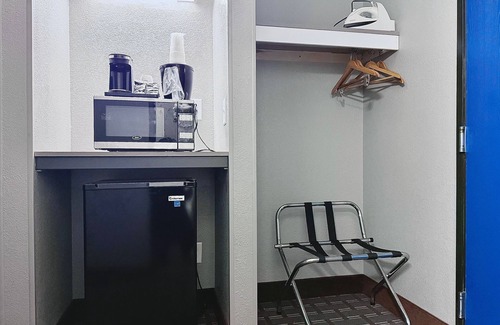 Southwest Area Hotel | American Inn Cedar Rapids South