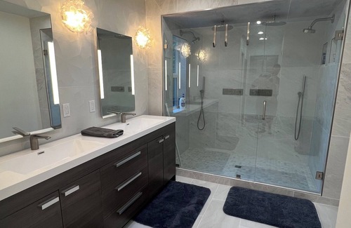 Lakewood House | American Lake Estate Property/ Next to Tacoma Golf and Country Club