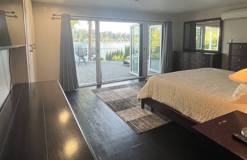Lakewood House | American Lake Estate Property/ Next to Tacoma Golf and Country Club