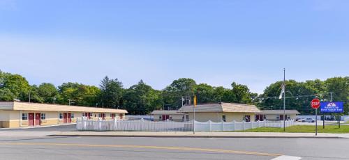 Port Jefferson Station Hotel | Americas Best Value Inn - Port Jefferson Station - Long Island -New York - 11776