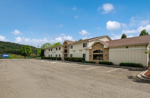 Independence Hotel | Americas Best Value Inn & Suites Independence VA
