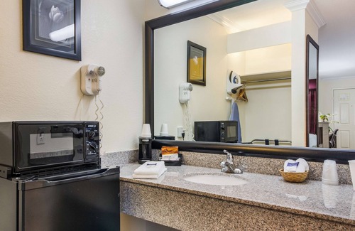 Columbus Hotel | Americas Best Value Inn Columbus, TX