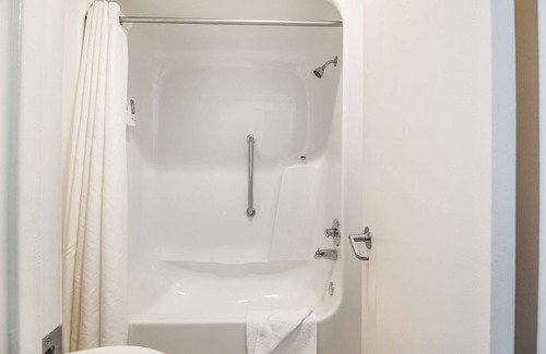 Columbus Hotel | Americas Best Value Inn Columbus, TX