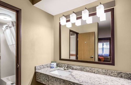 Blue Earth Hotel | AmericInn by Wyndham Blue Earth