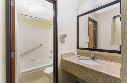 Burlington Hotel | AmericInn by Wyndham Burlington