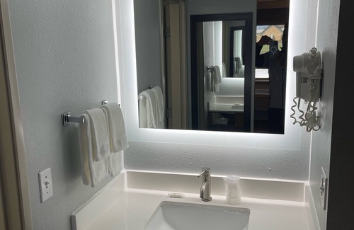 Ladysmith Hotel | AmericInn by Wyndham Ladysmith