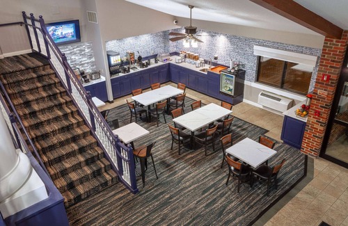 Orange Prairie Hotel | AmericInn by Wyndham Peoria