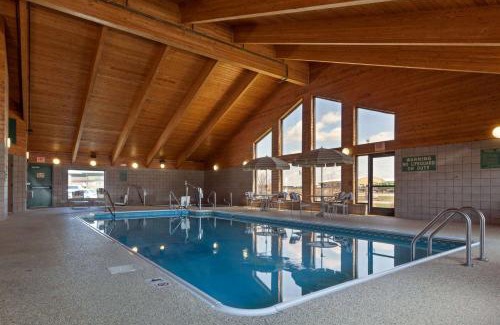 Valley City Hotel | AmericInn by Wyndham Valley City Conference Center