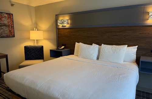 Worthington Hotel | AmericInn by Wyndham Worthington