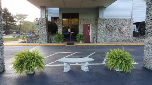 Mountain City Hotel | Americourt Hotel - Mountain City