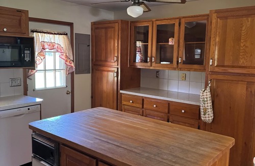 Painter House | Ames Ridge a Quiet 3-bedroom farmhouse in Painter VA