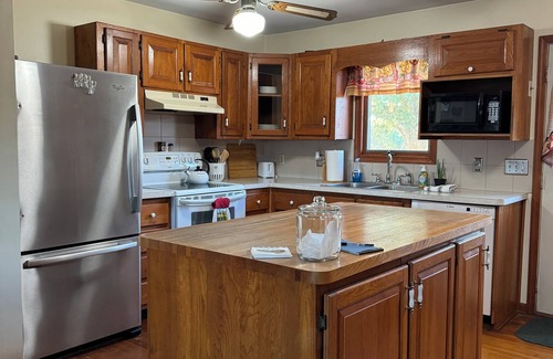 Painter House | Ames Ridge a Quiet 3-bedroom farmhouse in Painter VA
