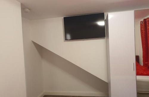 London Borough of Ealing House | AMH Hotel - Greenford Station