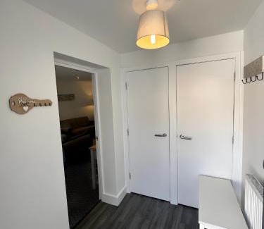 Worthing House | Amo Mews House - Central, Private Patio & Free Parking