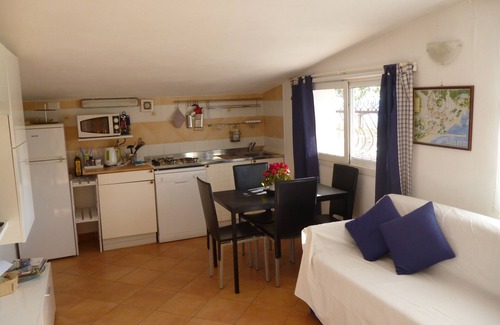 Sanremo House | Among olive trees and lavender two-room independent apartment- 6 minutes by car from Teatro Ariston