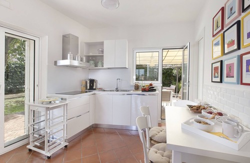 Sant'Agata sui Due Golfi Villa | AMORE RENTALS - Resort Ravenna - Villa Dama with Hot Tub, Shared Swimming Pool, Ideal for Events