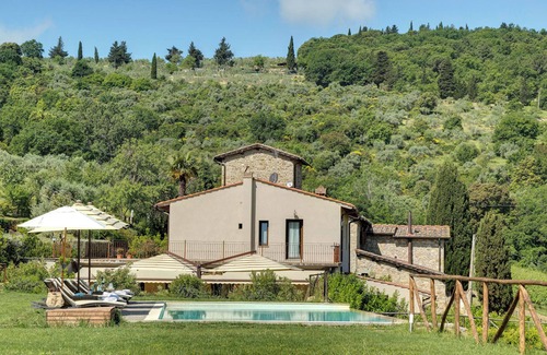 Lucolena Villa | AMORE RENTALS - Villa Mia with Private Pool, Garden, Terraces and Parking