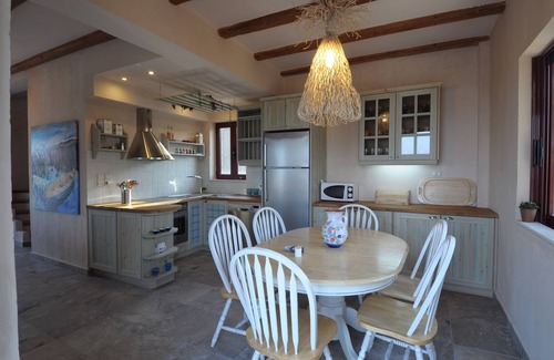 Lagopodo Villa | Amorosa Villas luxurious Villa Grandrosa