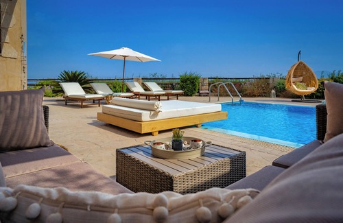 Lagopodo Villa | Amorosa Villas luxurious Villa Grandrosa