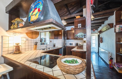 Egira House | Ampelos Estate –10+ people estate on private ranch
