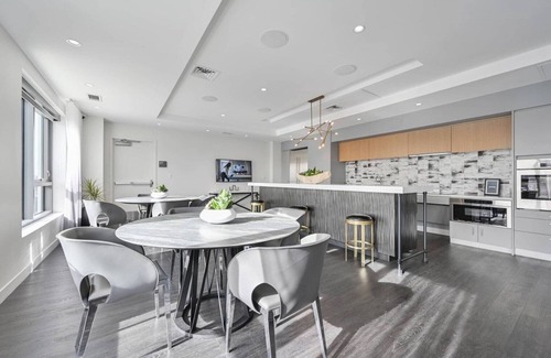 Central Square Apartment | Ample Central Square 1BR w/Gym, Doorman, Roof Deck