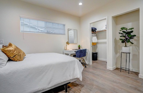 West Hills Apartment | Ample Luxury Guest House | Easy Parking | Near Hospitals
