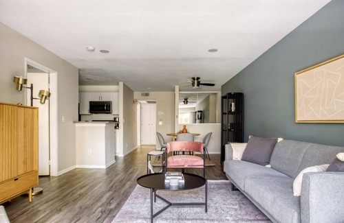 Westwood Apartment | Ample Westwood 2BR, near UCLA/Medical Center by Blueground