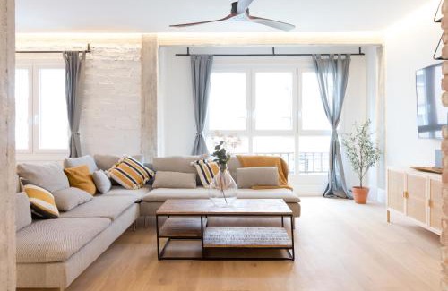 Ametzola Apartment | Amplio y moderno apartamento con tarima refrescante by Staynnapartments