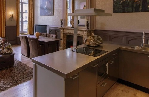 De Weteringschans Apartment | Amsterdam Central Luxury with Canal views