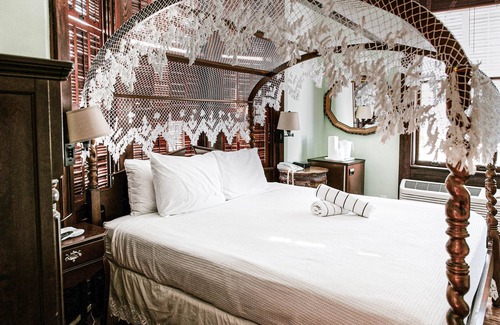 Historic Seaport House | Amsterdam's Curry Mansion Inn