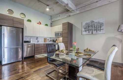Downtown Dallas Apartment | Amyfinehouse | Breakfast+Valet+Walk to Conventions