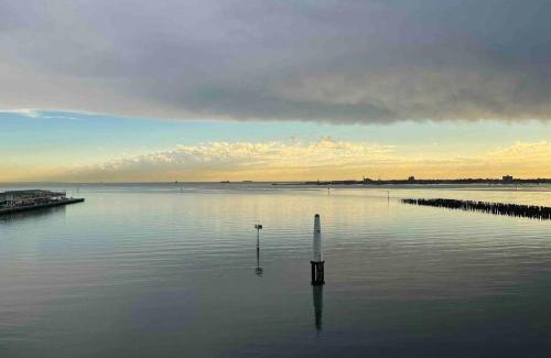 Port Melbourne Apartment | Amzing Ocean View Spacious Three Bedrooms Apartment Port Melbourne