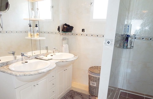 San Miguel de Salinas Villa | An amazing Villa in Alicante. See our fantastic reductions and discounts.