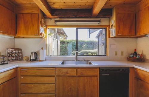 Manchester House | An Artist's Retreat Overlooking the Pacific