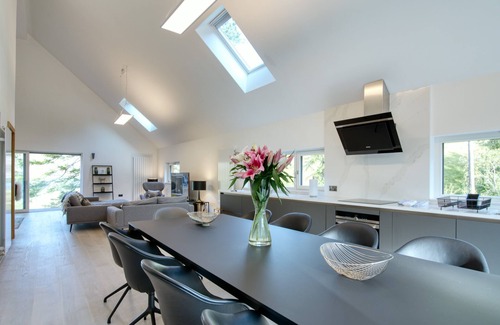 Crianlarich House | An Caisteal chalet sleeps up to 8 guests in 4 bedrooms with loch, mountain and waterfall view.