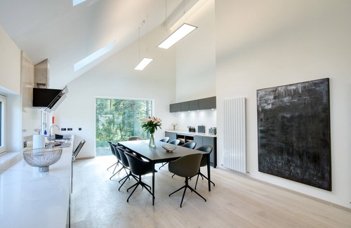 Crianlarich House | An Caisteal chalet sleeps up to 8 guests in 4 bedrooms with loch, mountain and waterfall view.