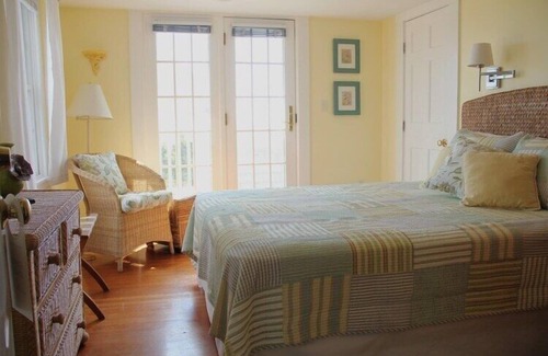 Dennis Port Bed & Breakfast | An English Garden Bed & Breakfast